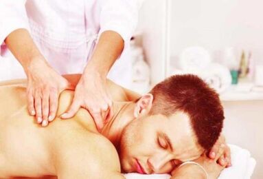 Massage is een effectieve methode om thoracale osteochondrose te behandelen